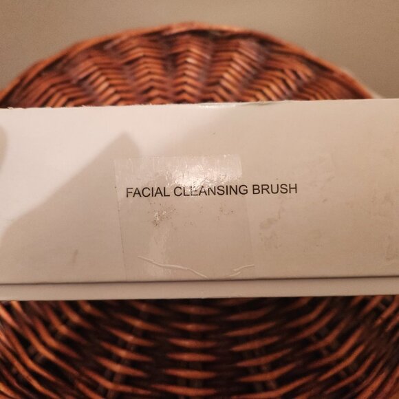 Liberex Egg Sonic Facial Brush - Picture 6 of 7